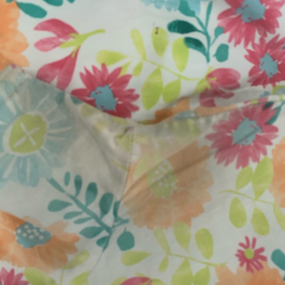 Colorful scrub top - Picture 7 of 7